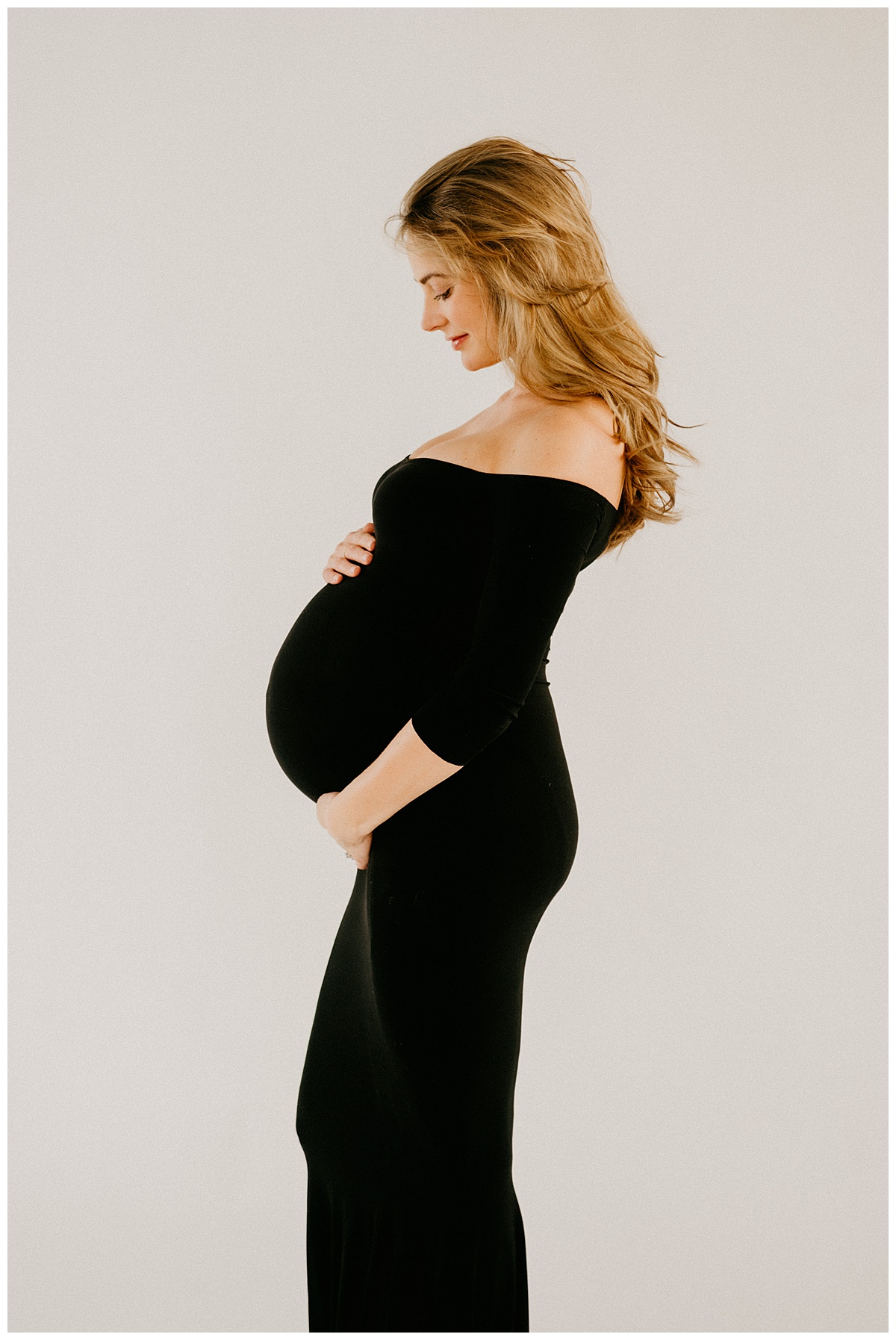 What to Wear for a Studio Maternity Photoshoot? 